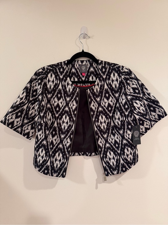 Vince Camuto Jackets & Blazers - Vince Camuto Black & White Ikat Short Sleeve Semi-Cropped Zip Blazer Jacket
